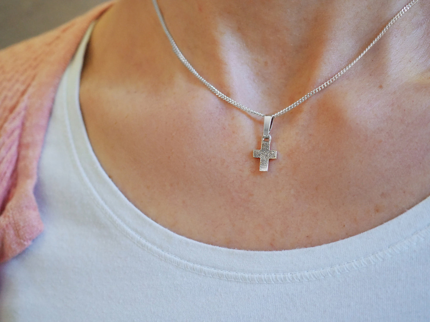 Schmuckanhänger kleines Kreuz