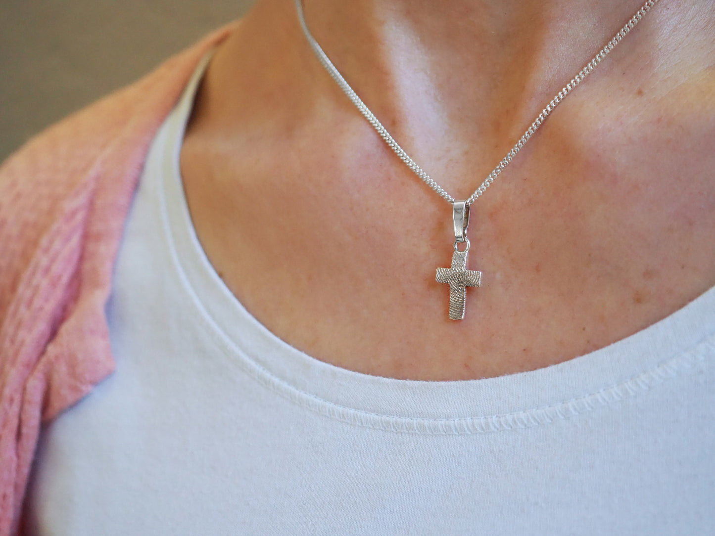 Schmuckanhänger großes Kreuz