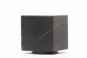 Atos urn natuursteen - Atos Nero Medio - 0,54l