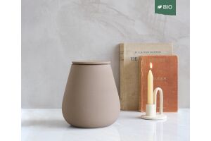 Athos – handgemaakte eco urn in zandkleurig engobe